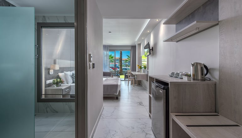 Dionysos Hotel & Suites