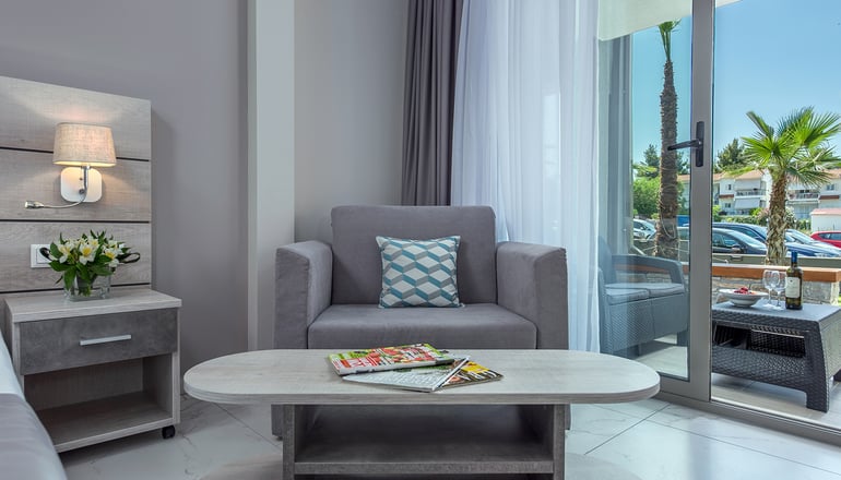 Dionysos Hotel & Suites