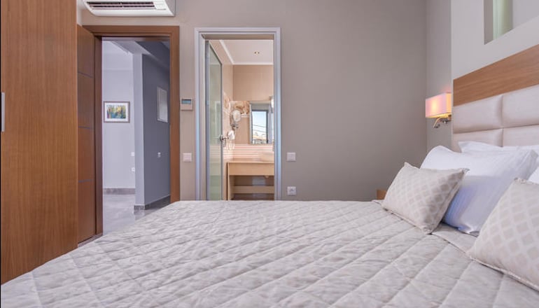 Dionysos Hotel & Suites