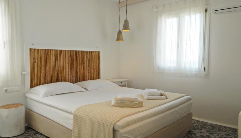 Dolphin Kastraki Studios & Apartments