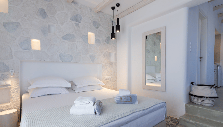 Dolphin Kastraki Studios & Apartments