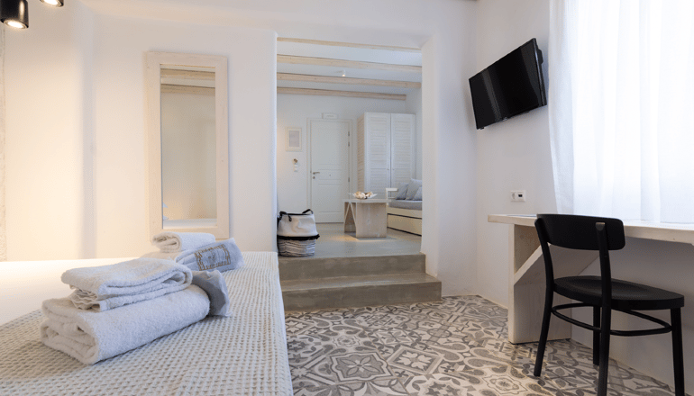 Dolphin Kastraki Studios & Apartments