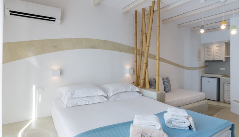 Dolphin Kastraki Studios & Apartments