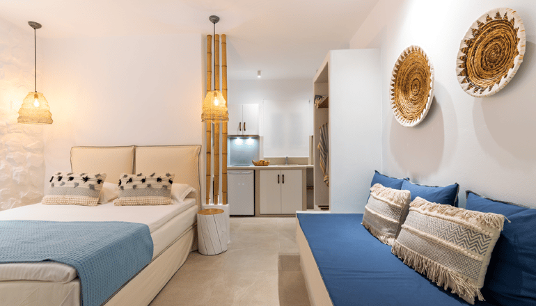 Dolphin Kastraki Studios & Apartments