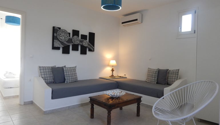 Dolphin Kastraki Studios & Apartments