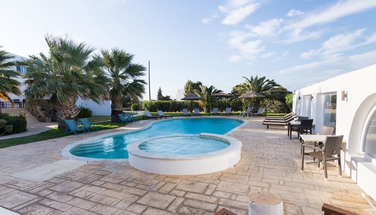 Dolphin Kastraki Studios & Apartments