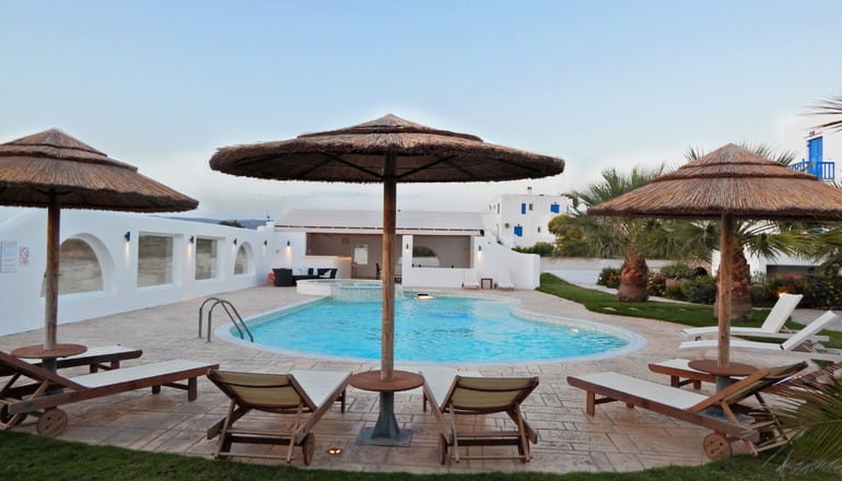 Dolphin Kastraki Studios & Apartments