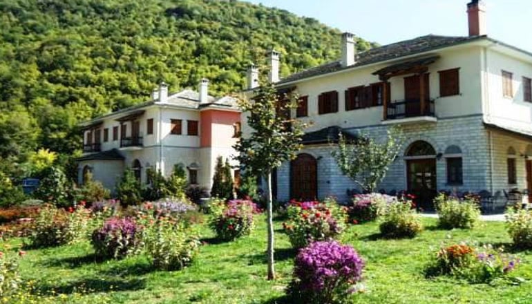 Dovra Hotel