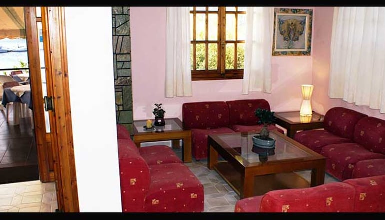 Drymna Hotel - Τριζόνια, Φωκίδα