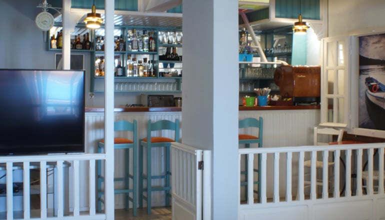 Drymna Hotel - Τριζόνια, Φωκίδα