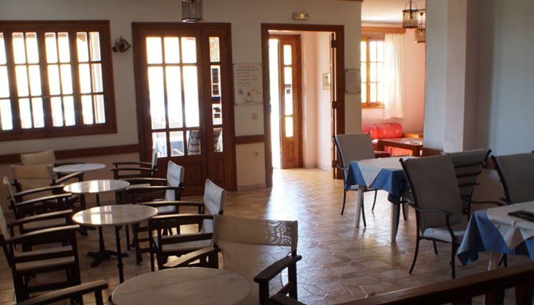 Drymna Hotel - Τριζόνια, Φωκίδα