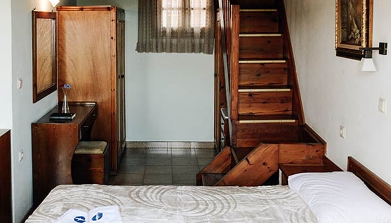 Drymna Hotel - Τριζόνια, Φωκίδα