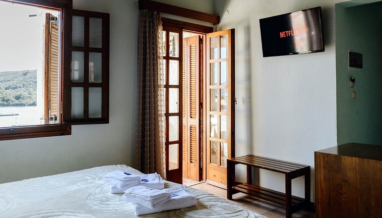 Drymna Hotel - Τριζόνια, Φωκίδα