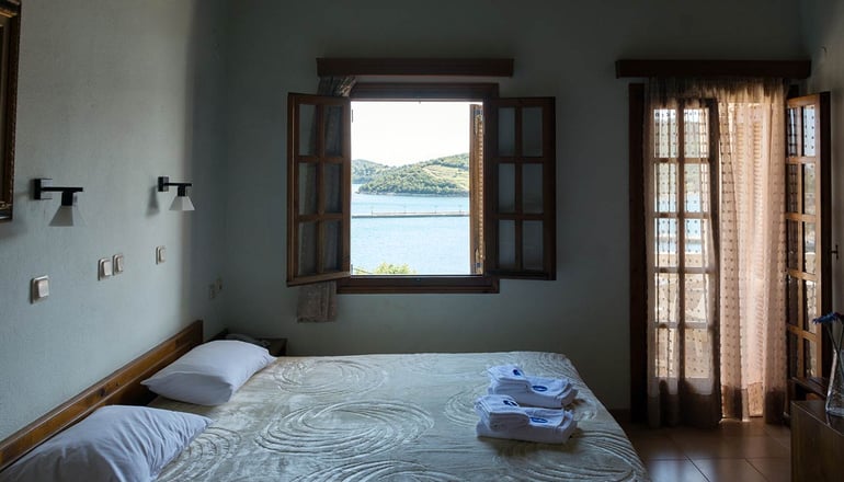 Drymna Hotel - Τριζόνια, Φωκίδα