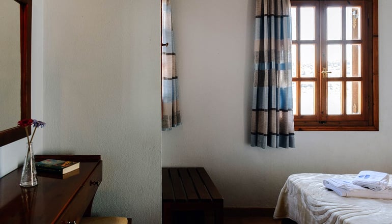 Drymna Hotel - Τριζόνια, Φωκίδα