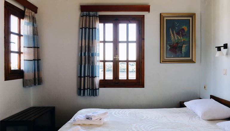 Drymna Hotel - Τριζόνια, Φωκίδα