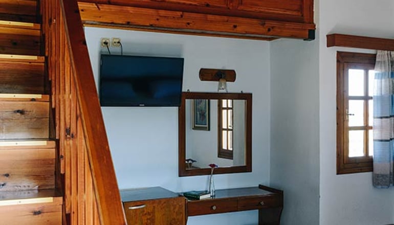 Drymna Hotel - Τριζόνια, Φωκίδα