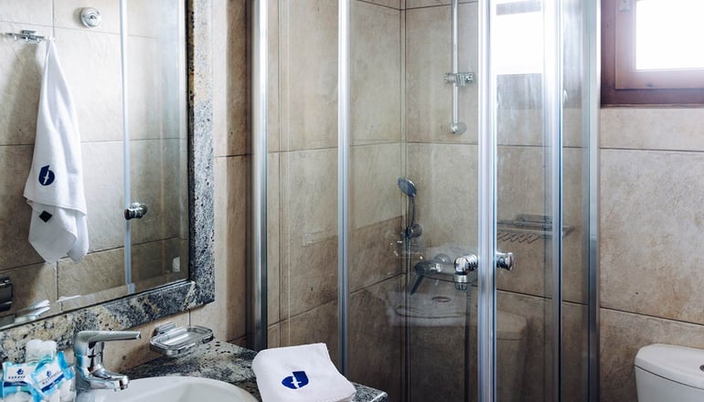 Drymna Hotel - Τριζόνια, Φωκίδα