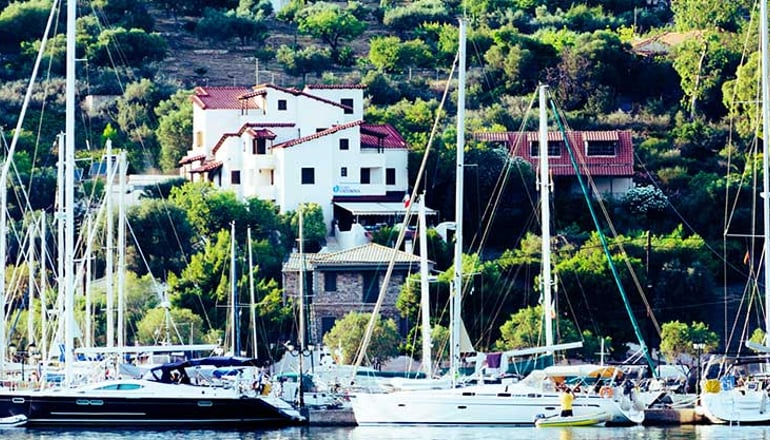 Drymna Hotel - Τριζόνια, Φωκίδα