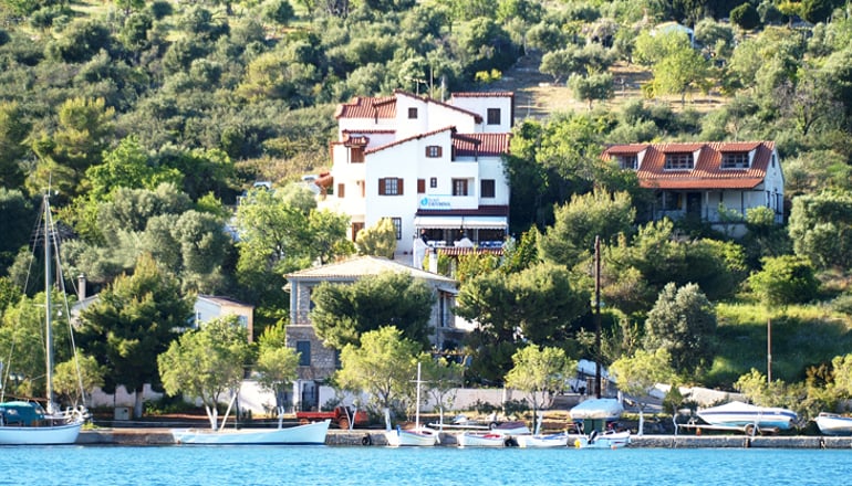 Drymna Hotel - Τριζόνια, Φωκίδα