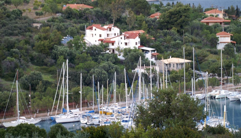 Drymna Hotel - Τριζόνια, Φωκίδα