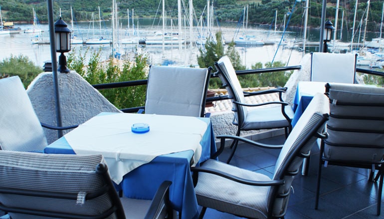 Drymna Hotel - Τριζόνια, Φωκίδα