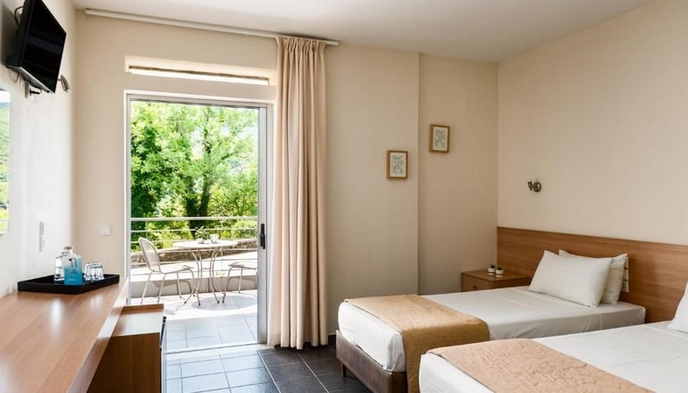 Gefiri Plakas Hotel - Τζουμέρκα