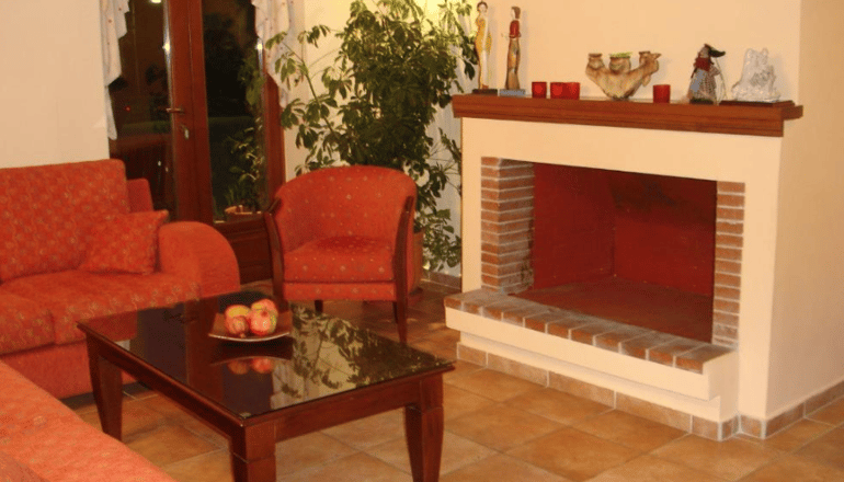 Elatou Hotel