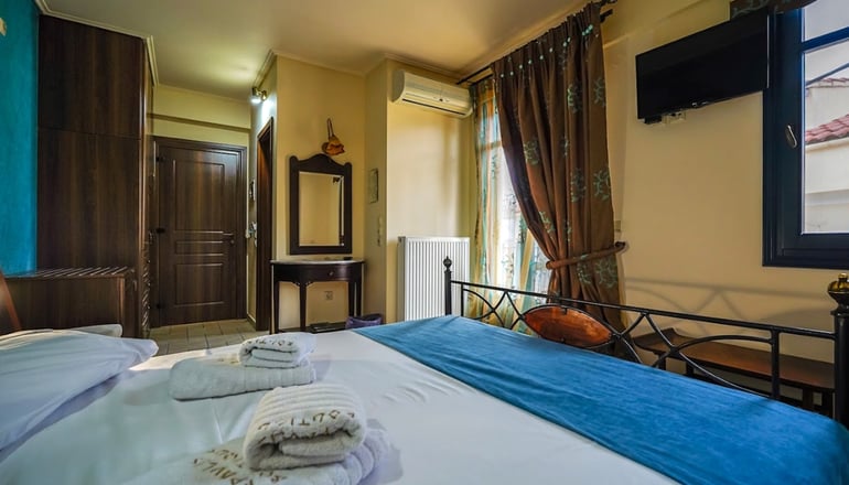 Epavlis Boutique Galaxidi