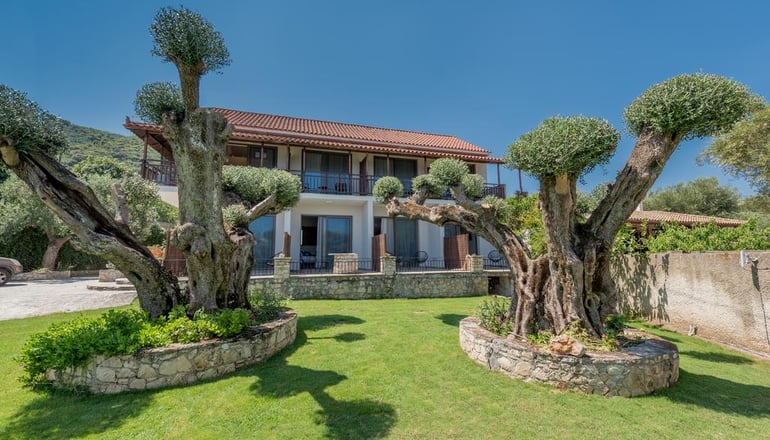 Eptanisos Beachfront Suites