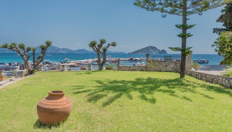 Eptanisos Beachfront Suites