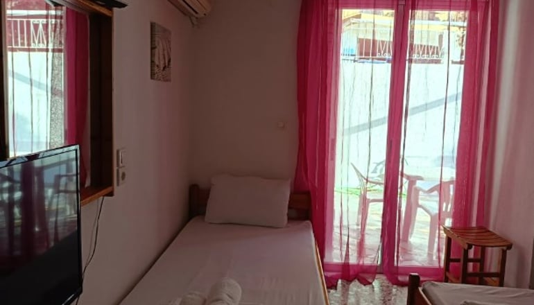 Eri Studios - Αγία Μαρίνα, Αίγινα