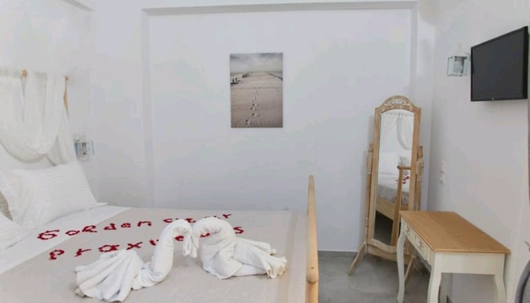 Golden Star Praxitelous - Aγία Μαρίνα, Αίγινα