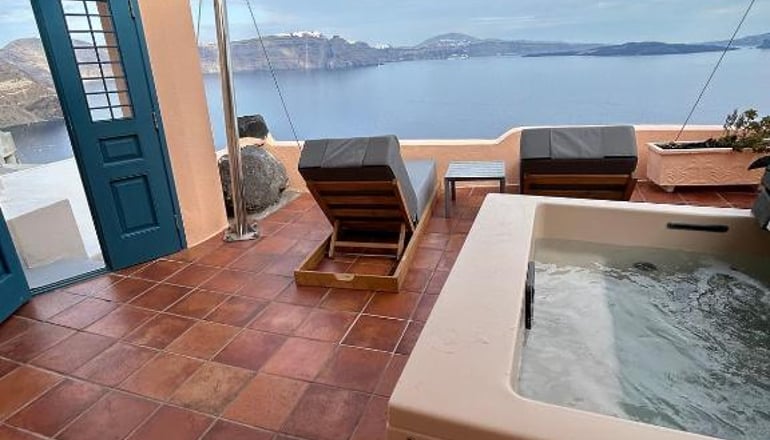 Horizon Aeifos Suites - Οία, Σαντορίνη