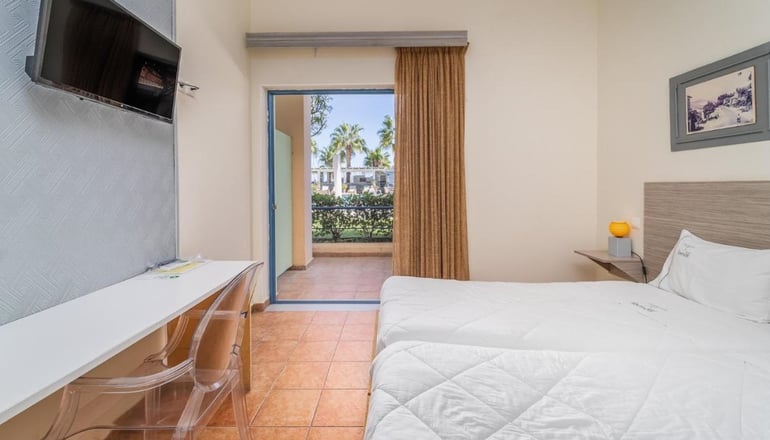 Ianos Hotel
