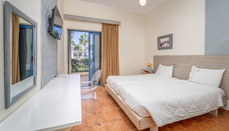 Ianos Hotel