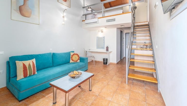 Ianos Hotel