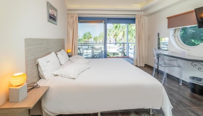 Ianos Hotel