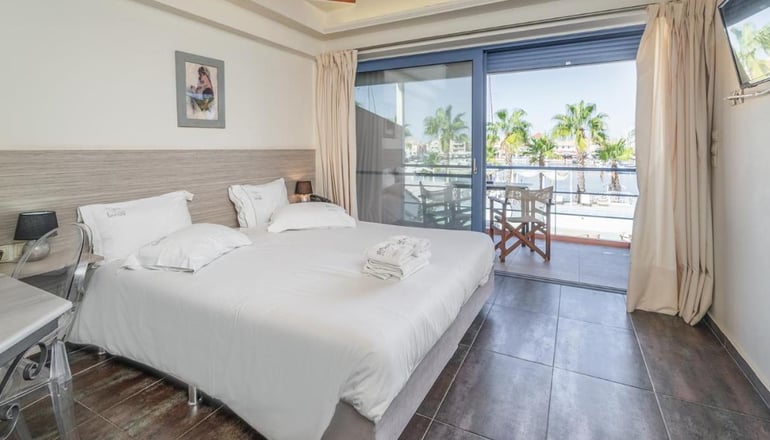 Ianos Hotel