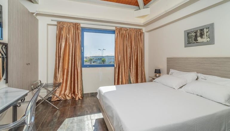 Ianos Hotel