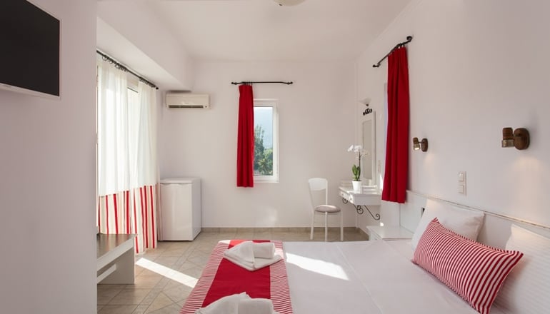 Iris Beach Hotel - Μονεμβασιά