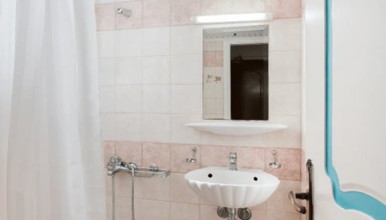 Iris Beach Hotel - Μονεμβασιά