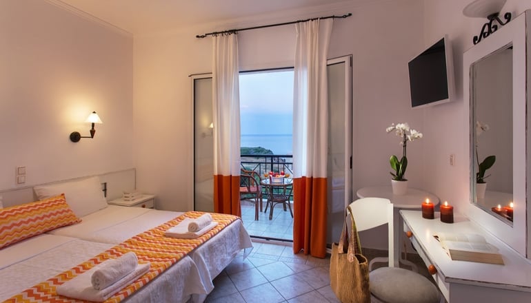 Iris Beach Hotel - Μονεμβασιά