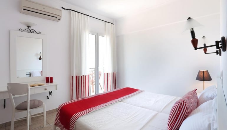 Iris Beach Hotel - Μονεμβασιά