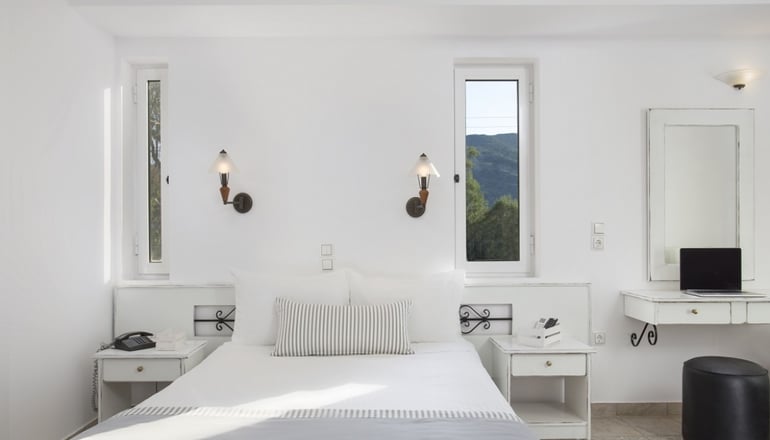 Iris Beach Hotel - Μονεμβασιά