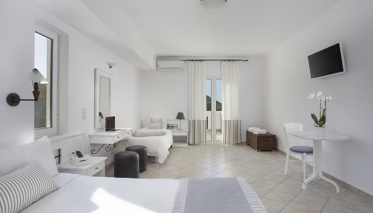Iris Beach Hotel - Μονεμβασιά