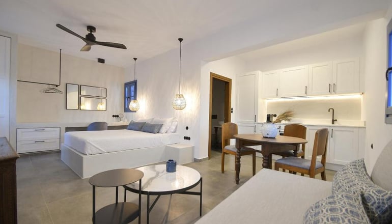 Kalathos Square Luxury Suites