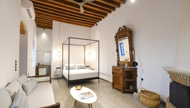 Kalathos Square Luxury Suites