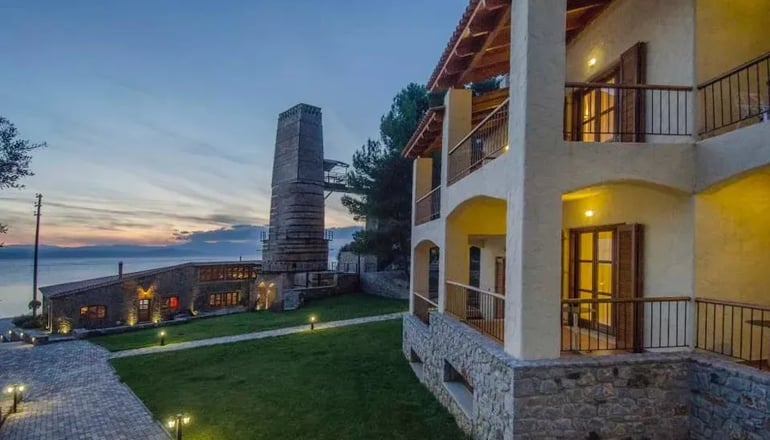 4* Selina Kaminos Evia