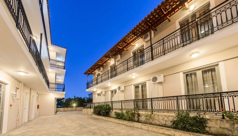 Karras Livin - Λαγανάς, Ζάκυνθος